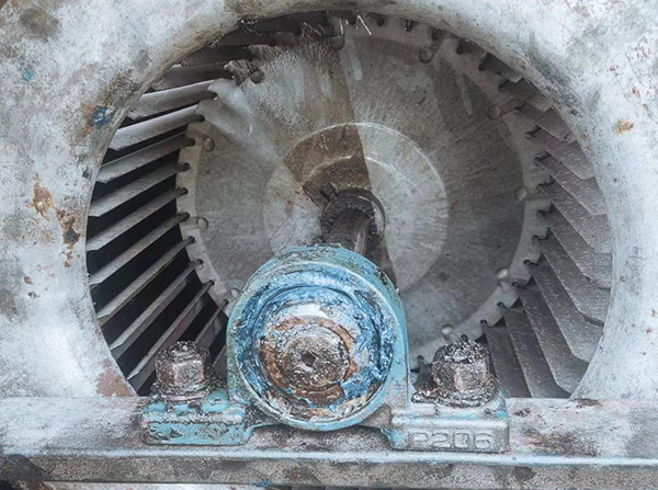 某工廠(chǎng)排油煙設(shè)備清洗